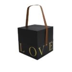 Подарункова коробка з ручкою LOVE чорна, S – 16,5х16,5х17 см
